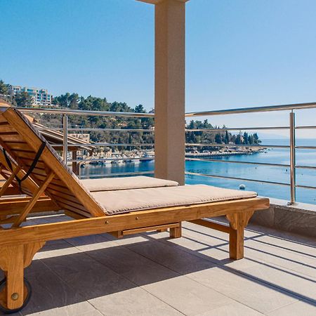 Seafront 2-Bedroom Apartment Nika - Rabac Exterior photo