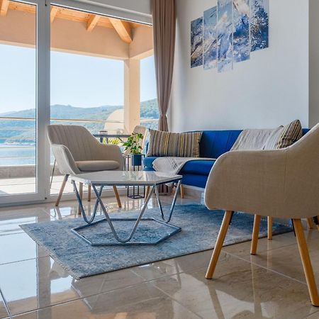 Seafront 2-Bedroom Apartment Nika - Rabac Exterior photo