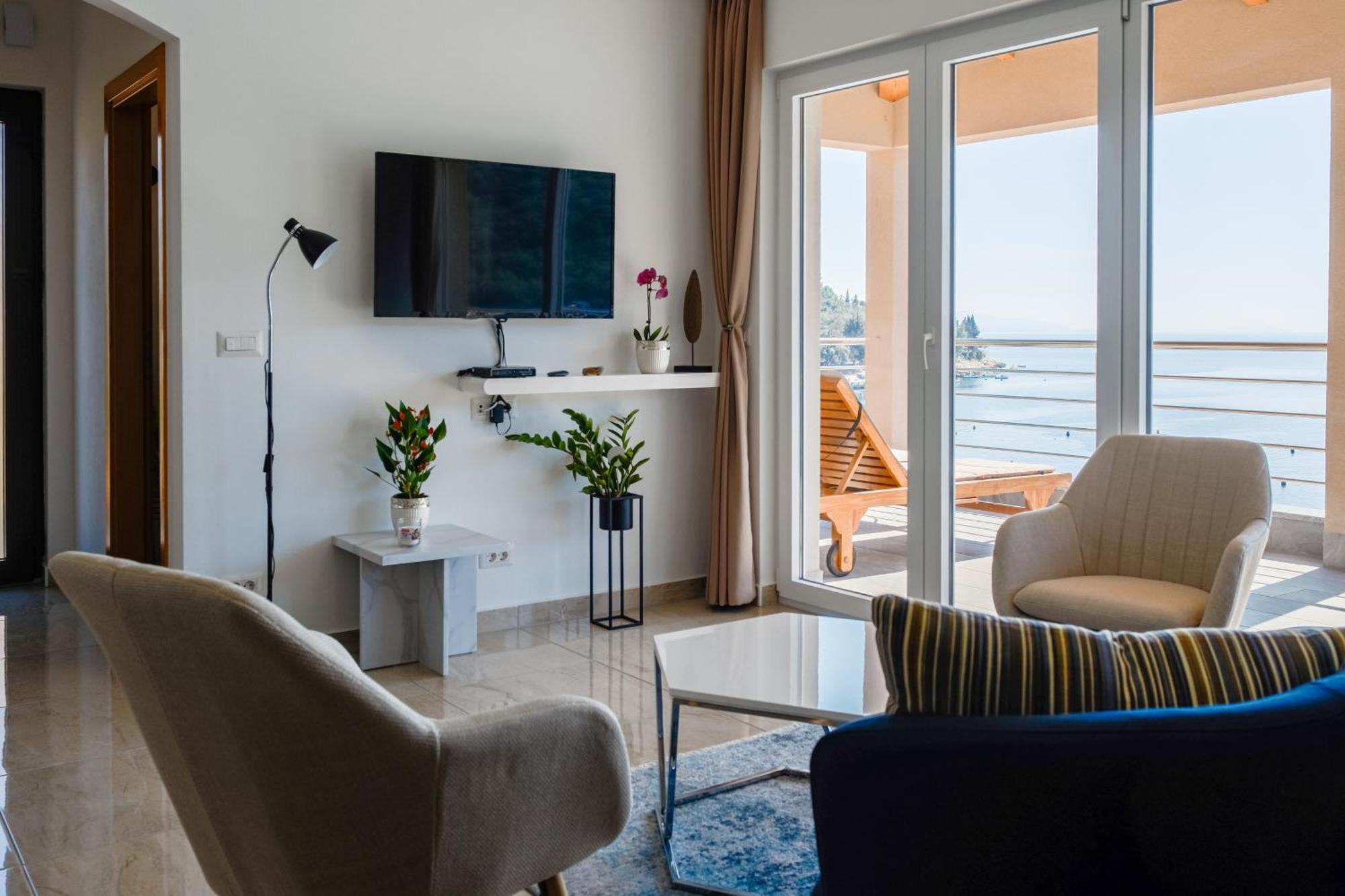 Seafront 2-Bedroom Apartment Nika - Rabac Exterior photo